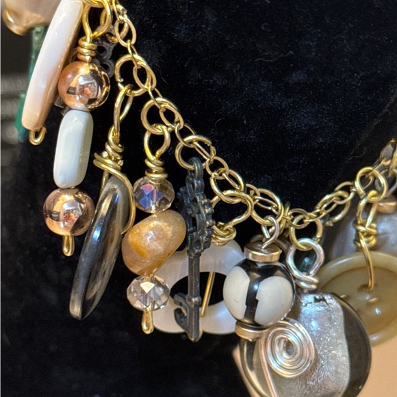 Unique vintage Button and Charm Bracelet with pearl and keys semi precious stone - Picture 6 of 10